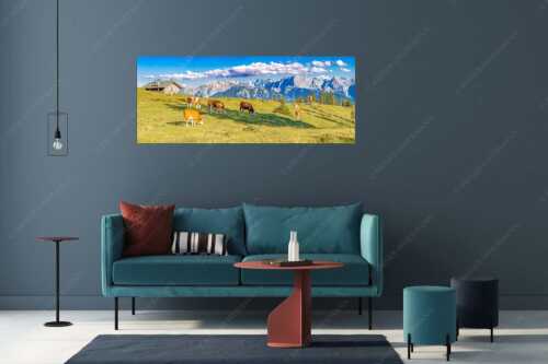 Blick über Krüneralm ins Karwendelgebirge - Auf da Krüneralm IV - Wandbild - Größe ca. 175x70cm, Seitenverhältnis 2,5:1 - Junge Kälber im Estergebirge - weitere Infos unter https://www.kriner-weiermann.de