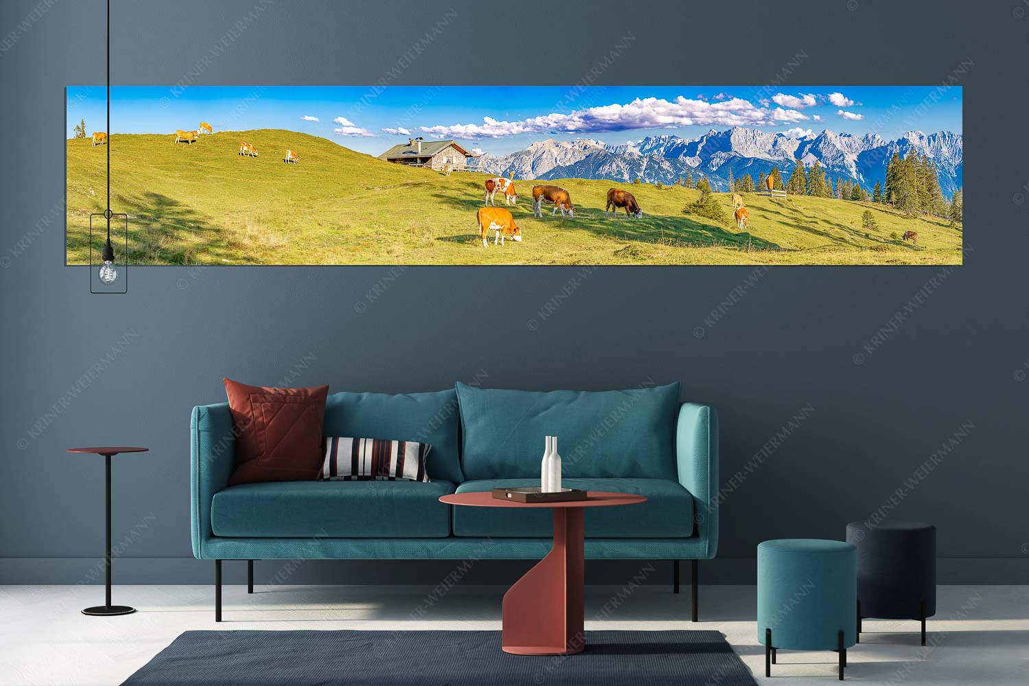 Auf da Krüneralm IV – Wandbild – Größe ca. 350x70cm, Seitenverhältnis 5:1 — Junge Kälber im Estergebirge Blick über Krüneralm ins Karwendelgebirge - Auf da Krüneralm IV - Wandbild - Größe ca. 350x70cm, Seitenverhältnis 5:1 - Junge Kälber im Estergebirge - weitere Infos unter https://www.kriner-weiermann.de