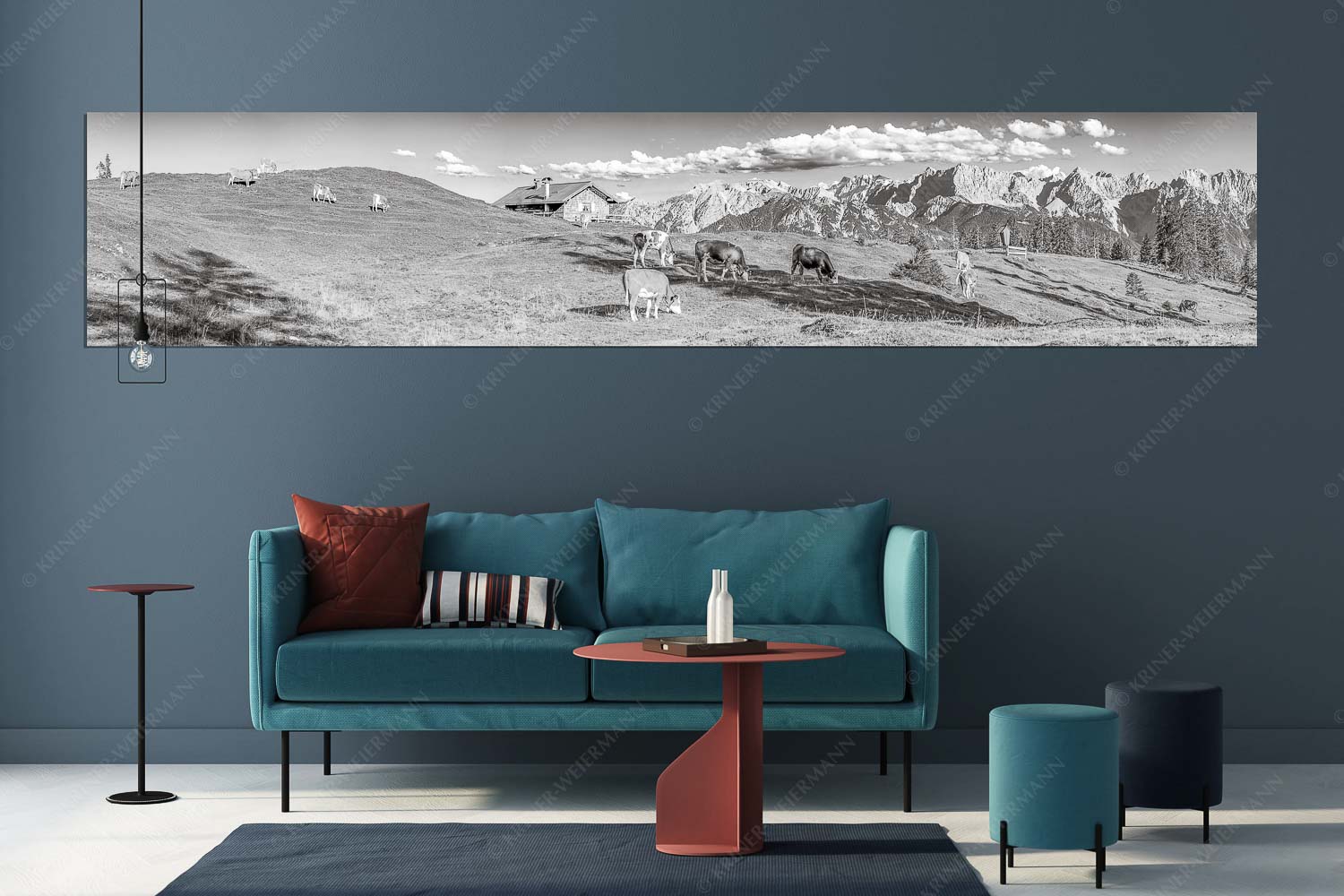 Blick über Krüneralm ins Karwendelgebirge - Auf da Krüneralm IV - Wandbild - Größe ca. 350x70cm, Seitenverhältnis 5:1 - Junge Kälber im Estergebirge - weitere Infos unter https://www.kriner-weiermann.de