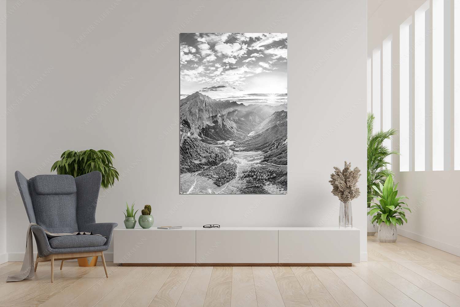 Der Abschiedskuss – Wandbild – Größe ca. 120x180cm, Seitenverhältnis 2:3 — Speckkarspitze im Karwendel Die Sonne scheint noch kurz entlang des Hallerangers in die Nordwand der Speckkarspitze - Der Abschiedskuss - Wandbild - Größe ca. 120x180cm, Seitenverhältnis 2:3 - Speckkarspitze im Karwendel - weitere Infos unter https://www.kriner-weiermann.de