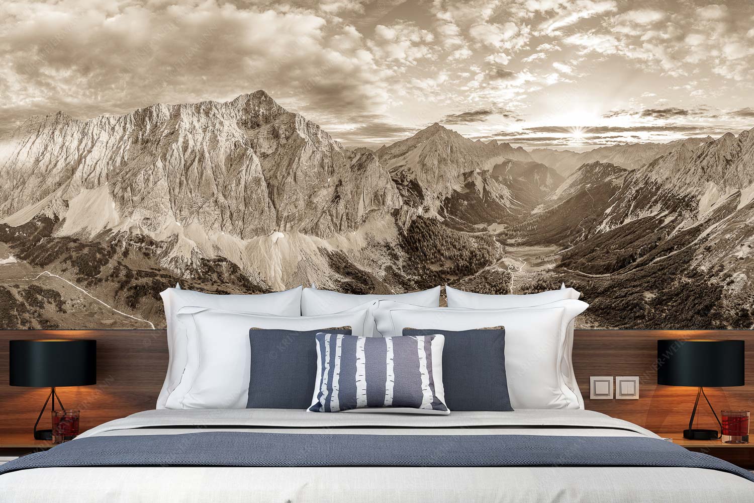 Der Abschiedskuss – Fototapete – Größe ca. 350x140cm, Seitenverhältnis 2,5:1 — Speckkarspitze im Karwendel Die Sonne scheint noch kurz entlang des Hallerangers in die Nordwand der Speckkarspitze - Der Abschiedskuss - Fototapete - Größe ca. 350x140cm, Seitenverhältnis 2,5:1 - Speckkarspitze im Karwendel - weitere Infos unter https://www.kriner-weiermann.de