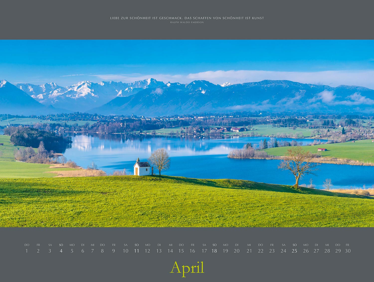Bildkalender „Augenblicke zwischen Karwendel und Zugspitze“ 2027 — April 2027 Blick über den Riegsee zum Estergebirge, Wetterstein und den Ammergauer Bergen - Bildkalender "Augenblicke zwischen Karwendel und Zugspitze" 2027 - April 2027