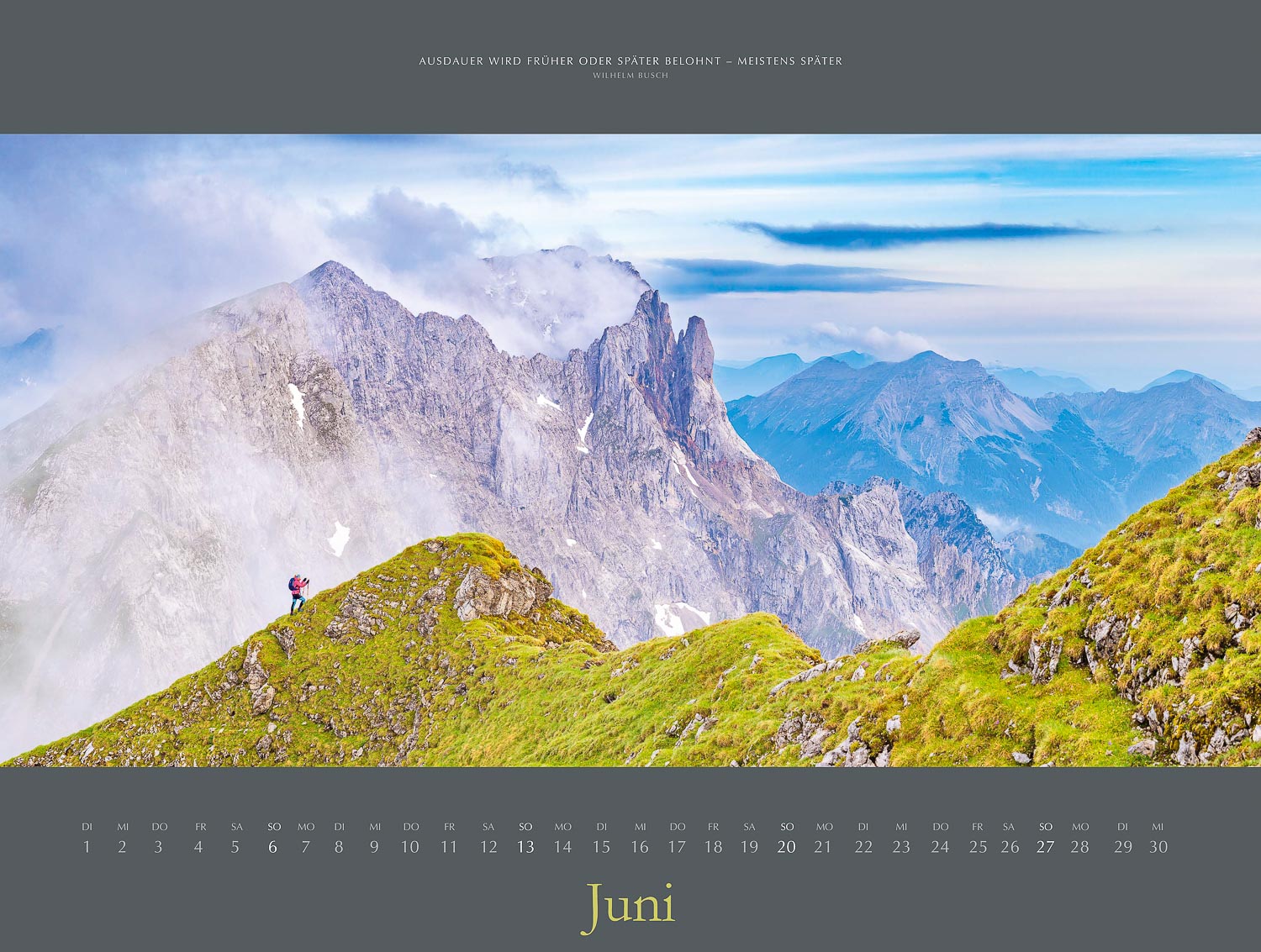 Bildkalender „Augenblicke zwischen Karwendel und Zugspitze“ 2027 — Juni 2027 Bergsteigerin auf dem Grat zum Kuhkopf im Karwendelgebirge - Bildkalender "Augenblicke zwischen Karwendel und Zugspitze" 2027 - Juni 2027