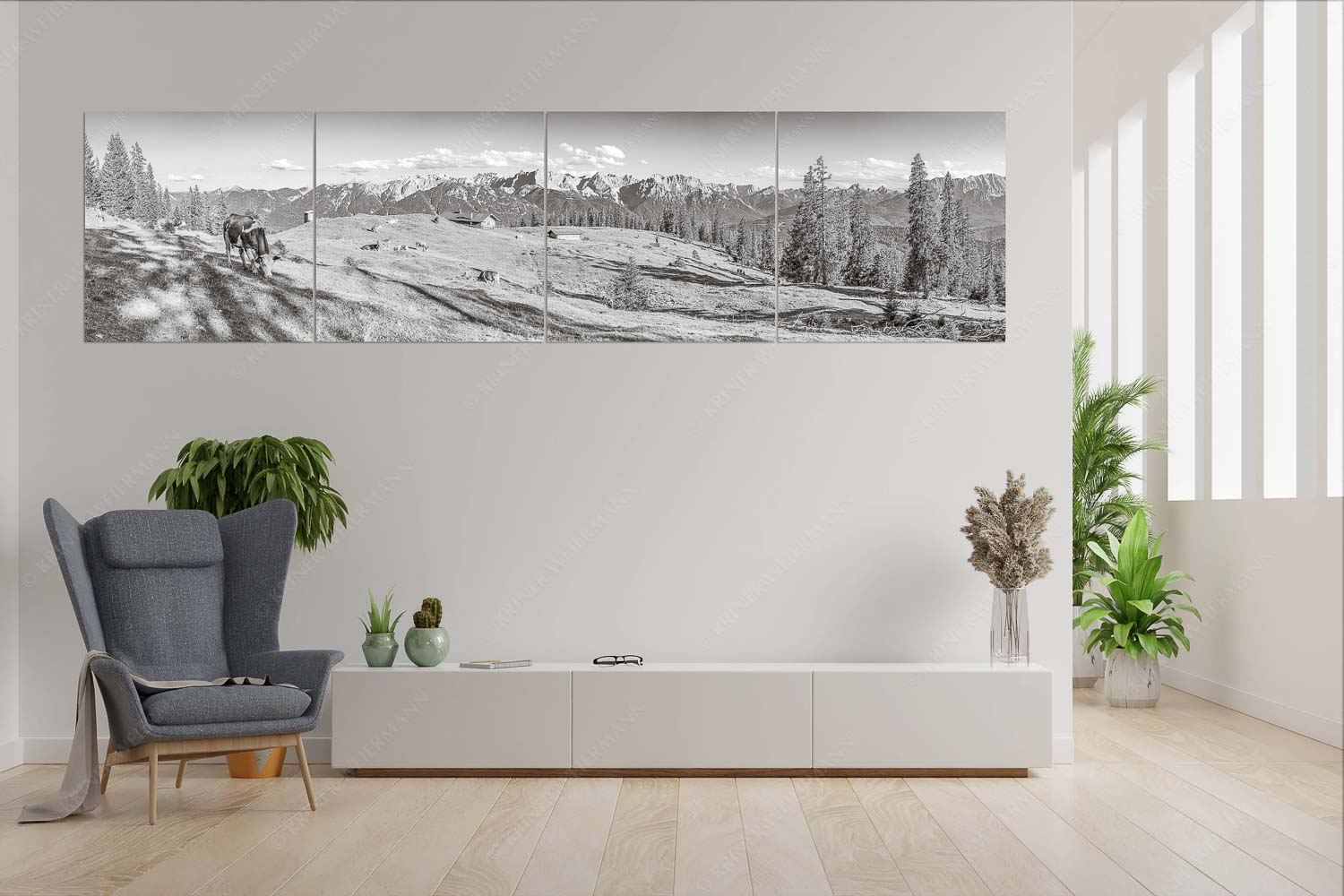 Auf da Krüneralm – Wandbild – 4er Split, Größe ca. 280x70cm, Seitenverhältnis 4:1 — Kühe auf der Alm im Estergebirge Blick über Krüneralm ins Karwendelgebirge - Auf da Krüneralm - Wandbild - 4er Split, Größe ca. 280x70cm, Seitenverhältnis 4:1 - Kühe auf der Alm im Estergebirge - weitere Infos unter https://www.kriner-weiermann.de