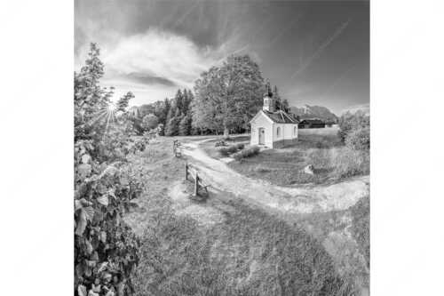 Sonnenaufgang an der Kapelle Maria Rast in Krün mit Karwendel- und Wettersteingebirge - Morgenandacht - Seitenverhältnis 1:1 - Kapelle Maria Rast Krün - weitere Infos unter https://www.kriner-weiermann.de