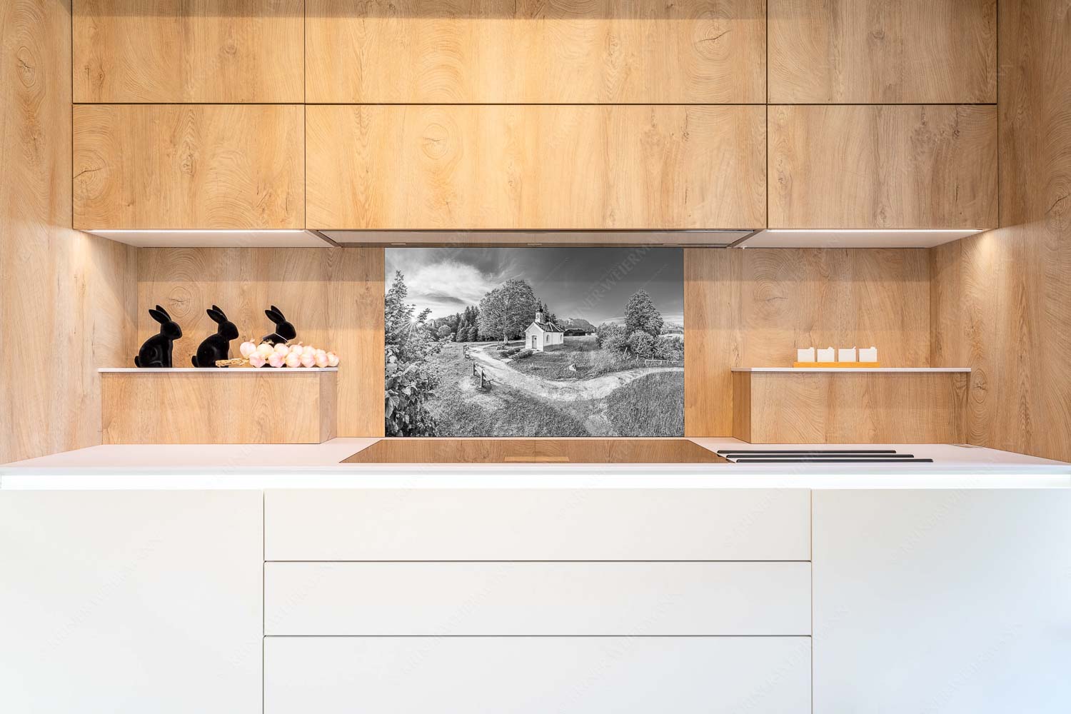 Morgenandacht – Küchenspiegel – Größe ca. 90x60cm, Seitenverhältnis 3:2 — Kapelle Maria Rast Krün Sonnenaufgang an der Kapelle Maria Rast in Krün mit Karwendel- und Wettersteingebirge - Morgenandacht - Küchenspiegel - Größe ca. 90x60cm, Seitenverhältnis 3:2 - Kapelle Maria Rast Krün - weitere Infos unter https://www.kriner-weiermann.de