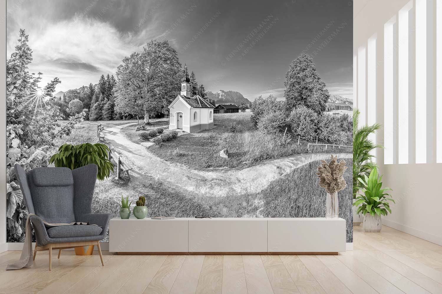 Morgenandacht – Fototapete – Größe ca. 300x200cm, Seitenverhältnis 3:2 — Kapelle Maria Rast Krün Sonnenaufgang an der Kapelle Maria Rast in Krün mit Karwendel- und Wettersteingebirge - Morgenandacht - Fototapete - Größe ca. 300x200cm, Seitenverhältnis 3:2 - Kapelle Maria Rast Krün - weitere Infos unter https://www.kriner-weiermann.de