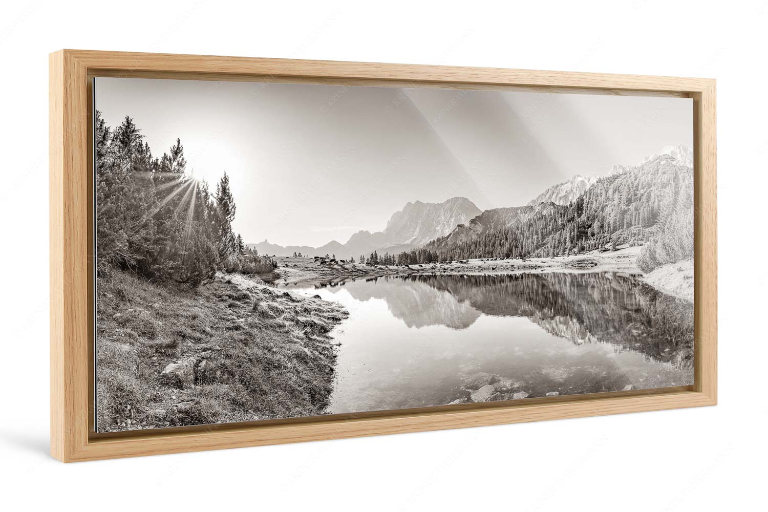 Almfrieden – Foto im Schattenfugen-Rahmen, Seitenverhältnis 2:1 — Vereineralm im Karwendel Almsommer auf der Fereineralm im Karwendelgebirge - Almfrieden - Foto im Schattenfugen-Rahmen, Seitenverhältnis 2:1 - Vereineralm im Karwendel - weitere Infos unter https://www.kriner-weiermann.de