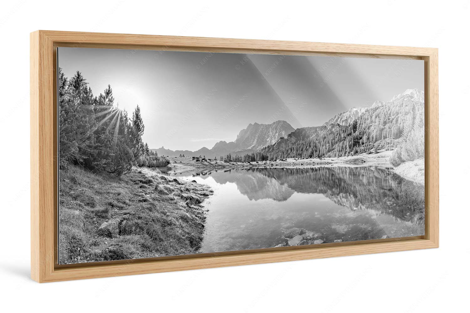 Almfrieden – Foto im Schattenfugen-Rahmen, Seitenverhältnis 2:1 — Vereineralm im Karwendel Almsommer auf der Fereineralm im Karwendelgebirge - Almfrieden - Foto im Schattenfugen-Rahmen, Seitenverhältnis 2:1 - Vereineralm im Karwendel - weitere Infos unter https://www.kriner-weiermann.de