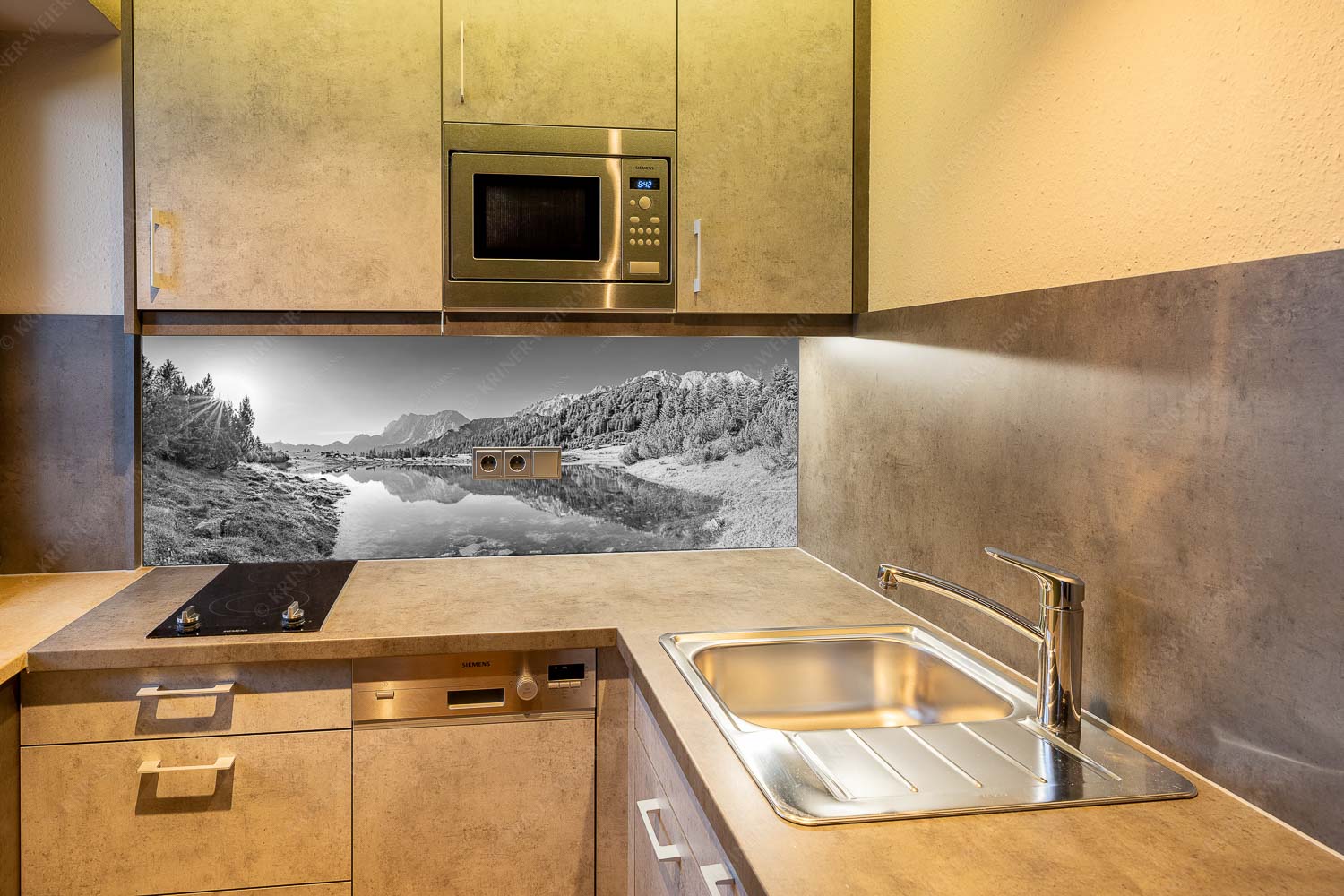 Almfrieden – Küchenrückwand – Größe ca. 150x60cm, Seitenverhältnis 2,5:1 — Vereineralm im Karwendel Almsommer auf der Fereineralm im Karwendelgebirge - Almfrieden - Küchenrückwand - Größe ca. 150x60cm, Seitenverhältnis 2,5:1 - Vereineralm im Karwendel - weitere Infos unter https://www.kriner-weiermann.de
