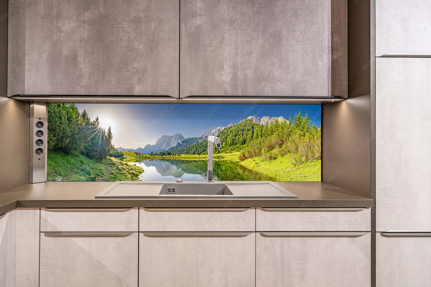 Almfrieden – Küchenrückwand – Größe ca. 200x50cm, Seitenverhältnis ca: 4:1 — Vereineralm im Karwendel Almsommer auf der Fereineralm im Karwendelgebirge - Almfrieden - Küchenrückwand - Größe ca. 200x50cm, Seitenverhältnis ca: 4:1 - Vereineralm im Karwendel - weitere Infos unter https://www.kriner-weiermann.de