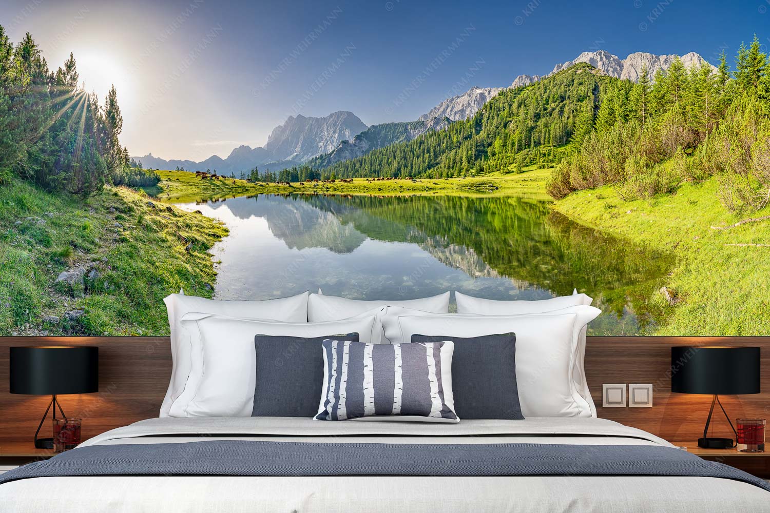 Almfrieden – Fototapete – Größe ca. 350x140cm, Seitenverhältnis 2,5:1 — Vereineralm im Karwendel Almsommer auf der Fereineralm im Karwendelgebirge - Almfrieden - Fototapete - Größe ca. 350x140cm, Seitenverhältnis 2,5:1 - Vereineralm im Karwendel - weitere Infos unter https://www.kriner-weiermann.de