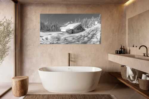 Frisch verschneiter Heustadl bei Mittenwald mit Wettersteinspitzen - Schönheit der Stille - Wandbild - Größe ca. 180x90cm, Seitenverhältnis 2:1 - Buckelwiesen am Kranzberg - weitere Infos unter https://www.kriner-weiermann.de