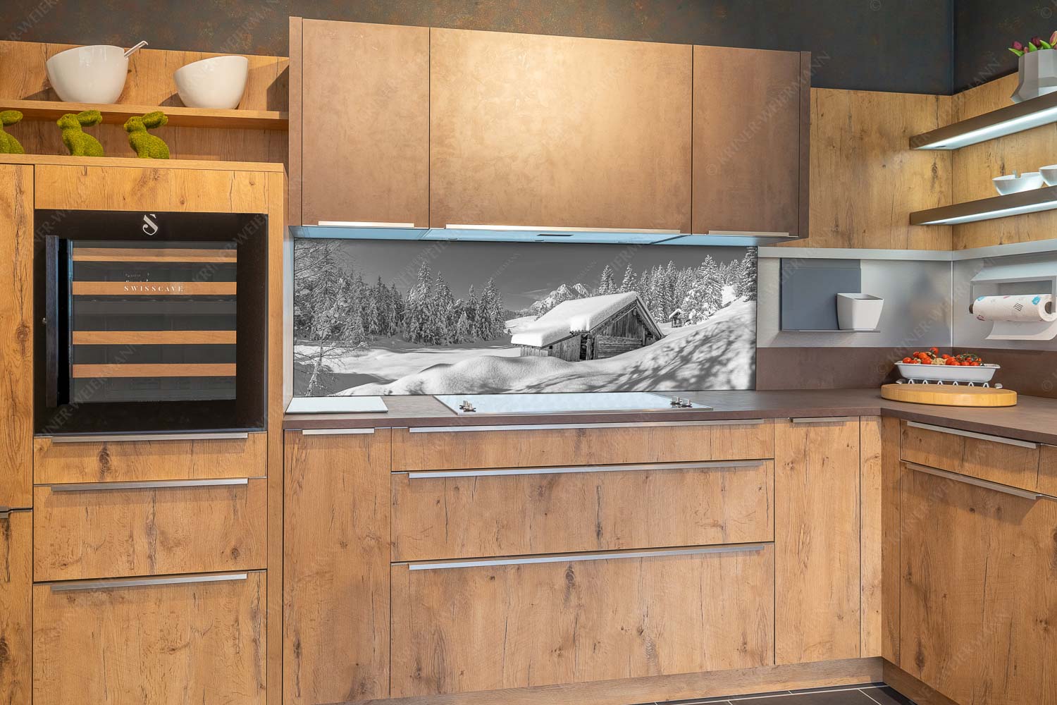 Schönheit der Stille – Küchenrückwand – Größe ca. 180x60cm, Seitenverhältnis 3:1 — Buckelwiesen am Kranzberg Frisch verschneiter Heustadl bei Mittenwald mit Wettersteinspitzen - Schönheit der Stille - Küchenrückwand - Größe ca. 180x60cm, Seitenverhältnis 3:1 - Buckelwiesen am Kranzberg - weitere Infos unter https://www.kriner-weiermann.de