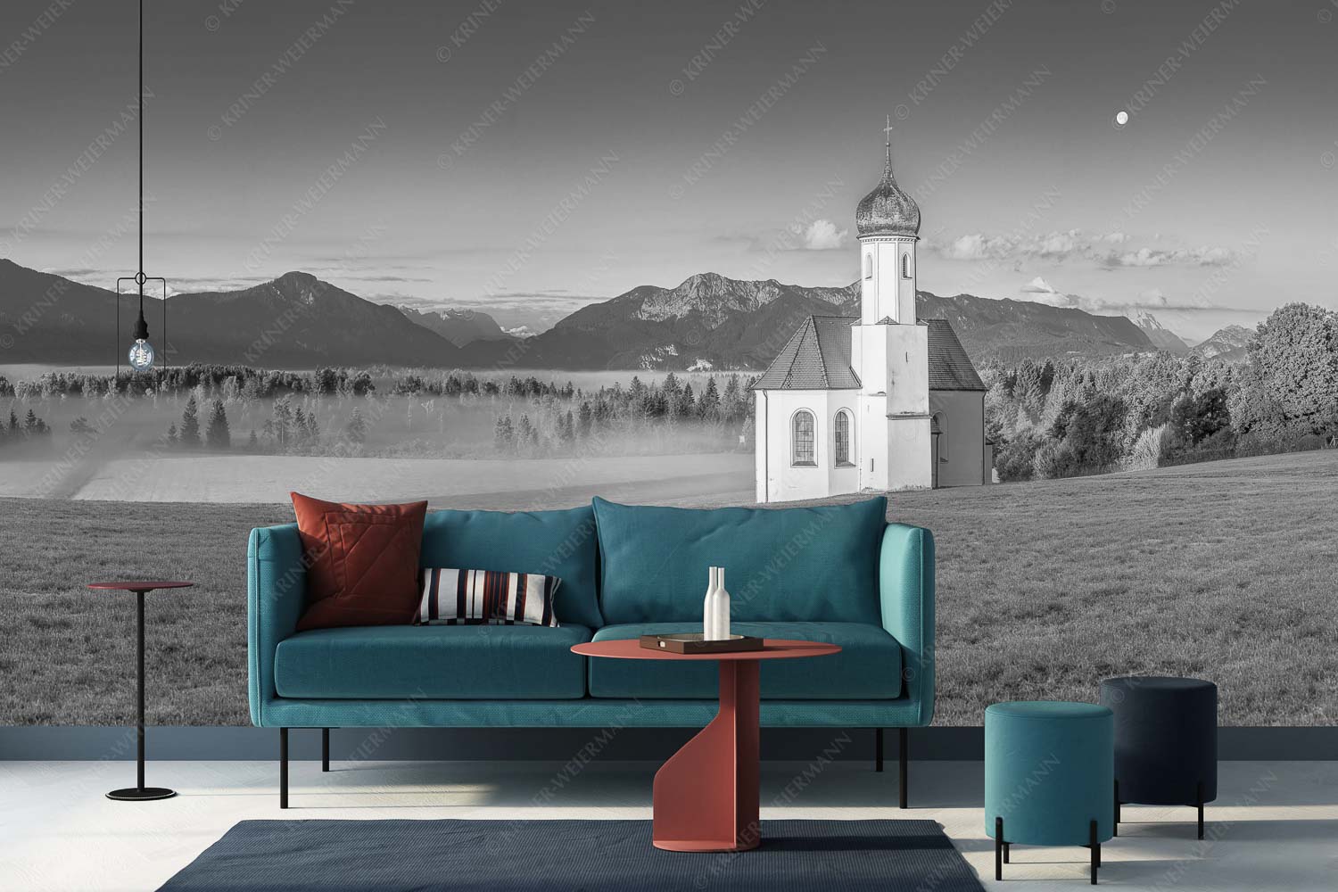 Seliger Morgen – Fototapete – Größe ca. 400x200cm, Seitenverhältnis 2:1 — Sankt Johann – Penzberg Die malerisch gelegene Kirche in Sankt Johannisrain mit Bayrischen voralpen - Seliger Morgen - Fototapete - Größe ca. 400x200cm, Seitenverhältnis 2:1 - Sankt Johann - Penzberg - weitere Infos unter https://www.kriner-weiermann.de