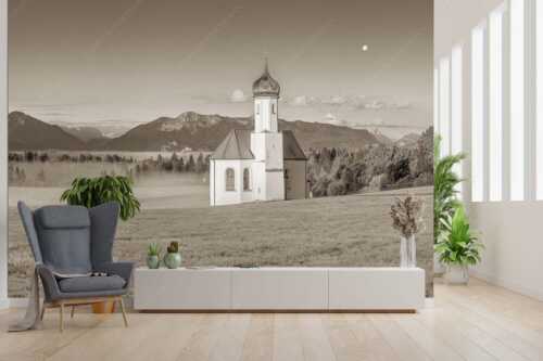 Die malerisch gelegene Kirche in Sankt Johannisrain mit Bayrischen voralpen - Seliger Morgen - Fototapete - Größe ca. 300x200cm, Seitenverhältnis 3:2 - Sankt Johann - Penzberg - weitere Infos unter https://www.kriner-weiermann.de