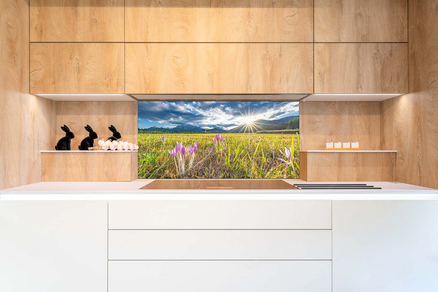 Herbstelfen – Küchenrückwand – Größe ca. 120x60cm, Seitenverhältnis 2:1 — Barmsee Sonnenuntergang Prachtvoll zeigen sich die Herbstzeitlosen im Moor beim Barmsee - Herbstelfen - Küchenrückwand - Größe ca. 120x60cm, Seitenverhältnis 2:1 - Barmsee Sonnenuntergang - weitere Infos unter https://www.kriner-weiermann.de