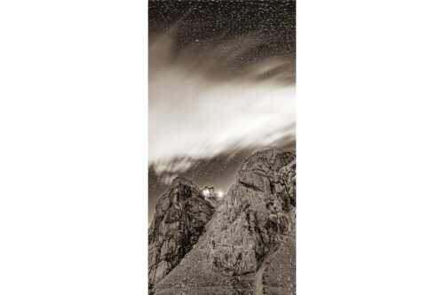 Die Meilerhütte bei Nacht tront wie eine Kanzel - Sternstunden - Seitenverhältnis 1:2 - Meilerhütte - Wettersteingebirge - weitere Infos unter https://www.kriner-weiermann.de