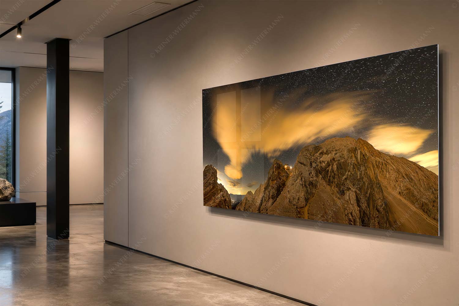 Sternstunden – Acrylglasbild – Größe ca. 200x100cm, Seitenverhältnis 2:1 — Meilerhütte – Wettersteingebirge Die Meilerhütte bei Nacht tront wie eine Kanzel - Sternstunden - Acrylglasbild - Größe ca. 200x100cm, Seitenverhältnis 2:1 - Meilerhütte - Wettersteingebirge - weitere Infos unter https://www.kriner-weiermann.de