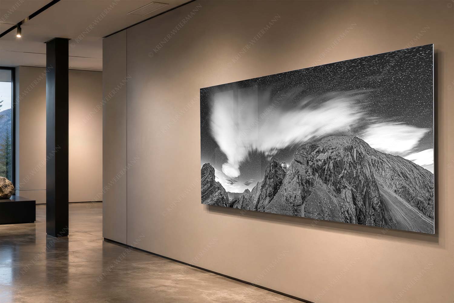 Sternstunden – Acrylglasbild – Größe ca. 200x100cm, Seitenverhältnis 2:1 — Meilerhütte – Wettersteingebirge Die Meilerhütte bei Nacht tront wie eine Kanzel - Sternstunden - Acrylglasbild - Größe ca. 200x100cm, Seitenverhältnis 2:1 - Meilerhütte - Wettersteingebirge - weitere Infos unter https://www.kriner-weiermann.de