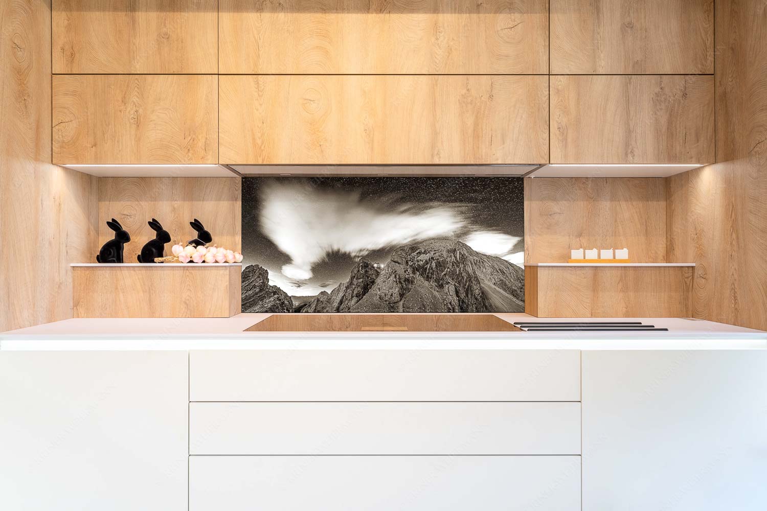 Sternstunden – Küchenrückwand – Größe ca. 120x60cm, Seitenverhältnis 2:1 — Meilerhütte – Wettersteingebirge Die Meilerhütte bei Nacht tront wie eine Kanzel - Sternstunden - Küchenrückwand - Größe ca. 120x60cm, Seitenverhältnis 2:1 - Meilerhütte - Wettersteingebirge - weitere Infos unter https://www.kriner-weiermann.de