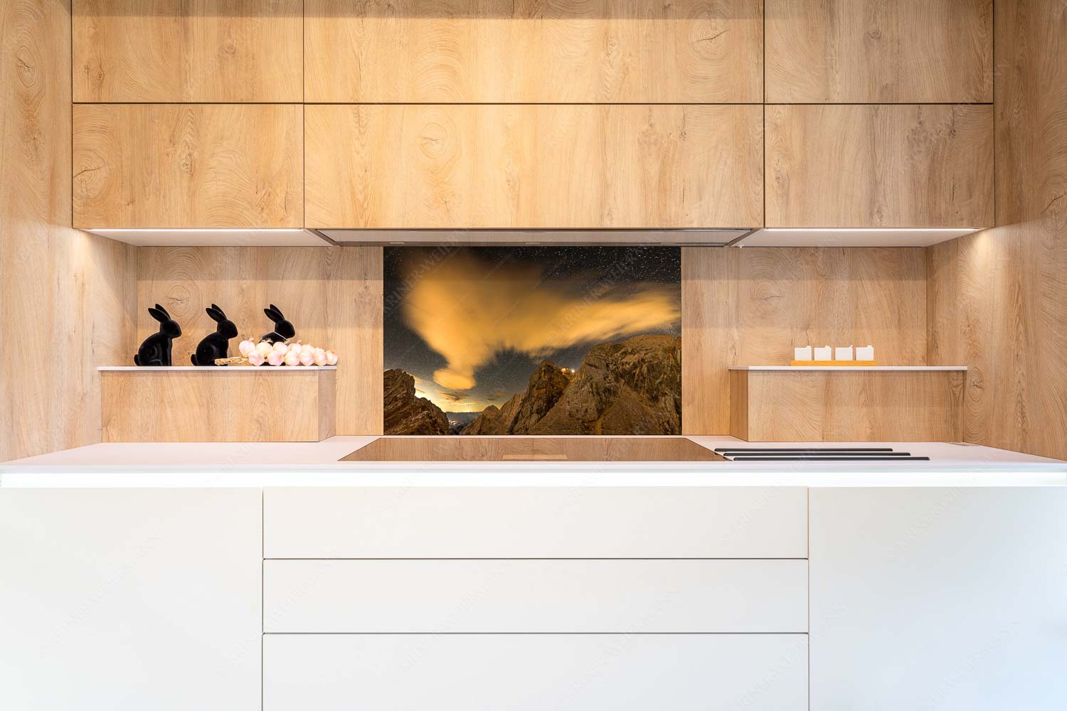 Sternstunden – Küchenspiegel – Größe ca. 90x60cm, Seitenverhältnis 3:2 — Meilerhütte – Wettersteingebirge Die Meilerhütte bei Nacht tront wie eine Kanzel - Sternstunden - Küchenspiegel - Größe ca. 90x60cm, Seitenverhältnis 3:2 - Meilerhütte - Wettersteingebirge - weitere Infos unter https://www.kriner-weiermann.de