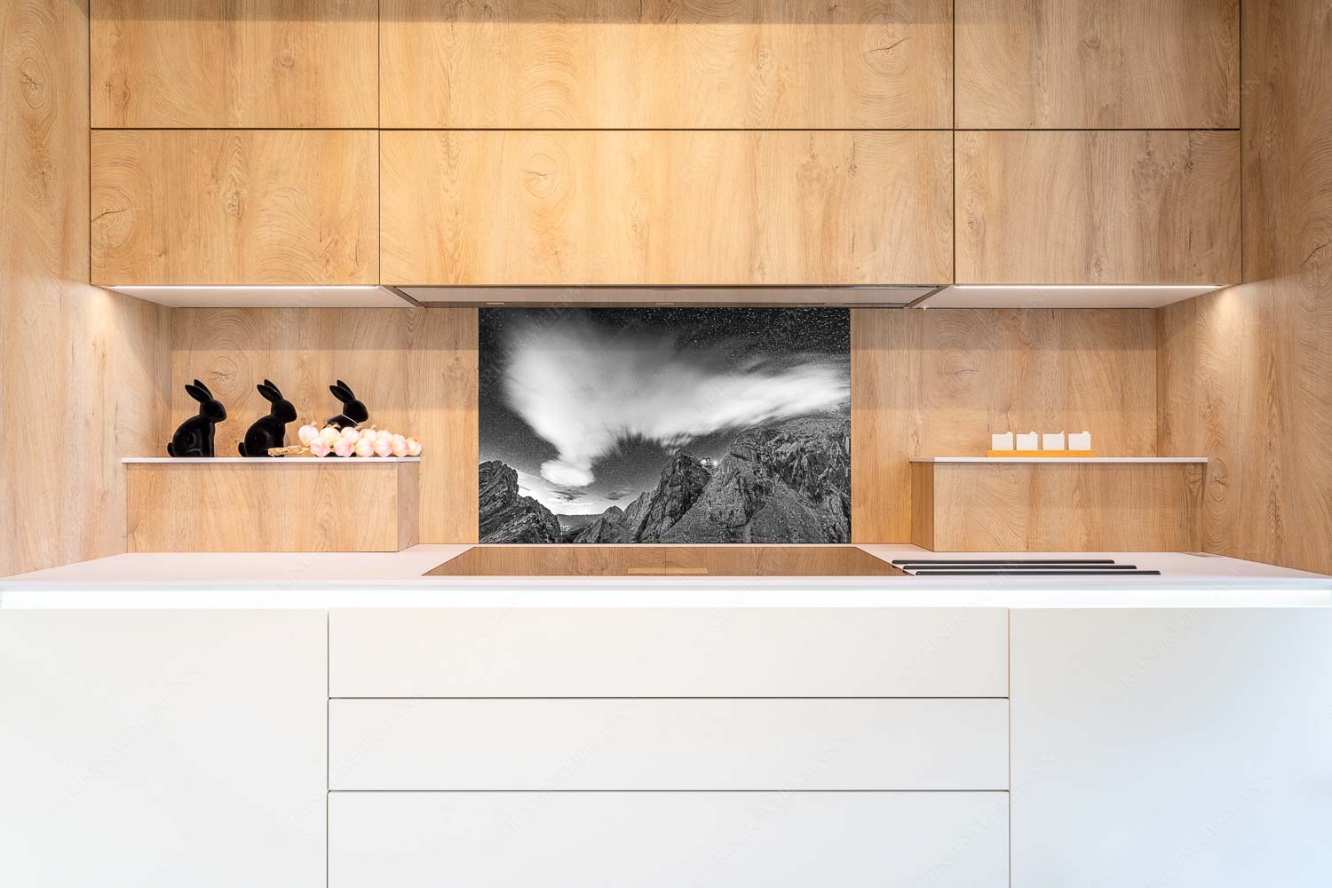 Sternstunden – Küchenspiegel – Größe ca. 90x60cm, Seitenverhältnis 3:2 — Meilerhütte – Wettersteingebirge Die Meilerhütte bei Nacht tront wie eine Kanzel - Sternstunden - Küchenspiegel - Größe ca. 90x60cm, Seitenverhältnis 3:2 - Meilerhütte - Wettersteingebirge - weitere Infos unter https://www.kriner-weiermann.de